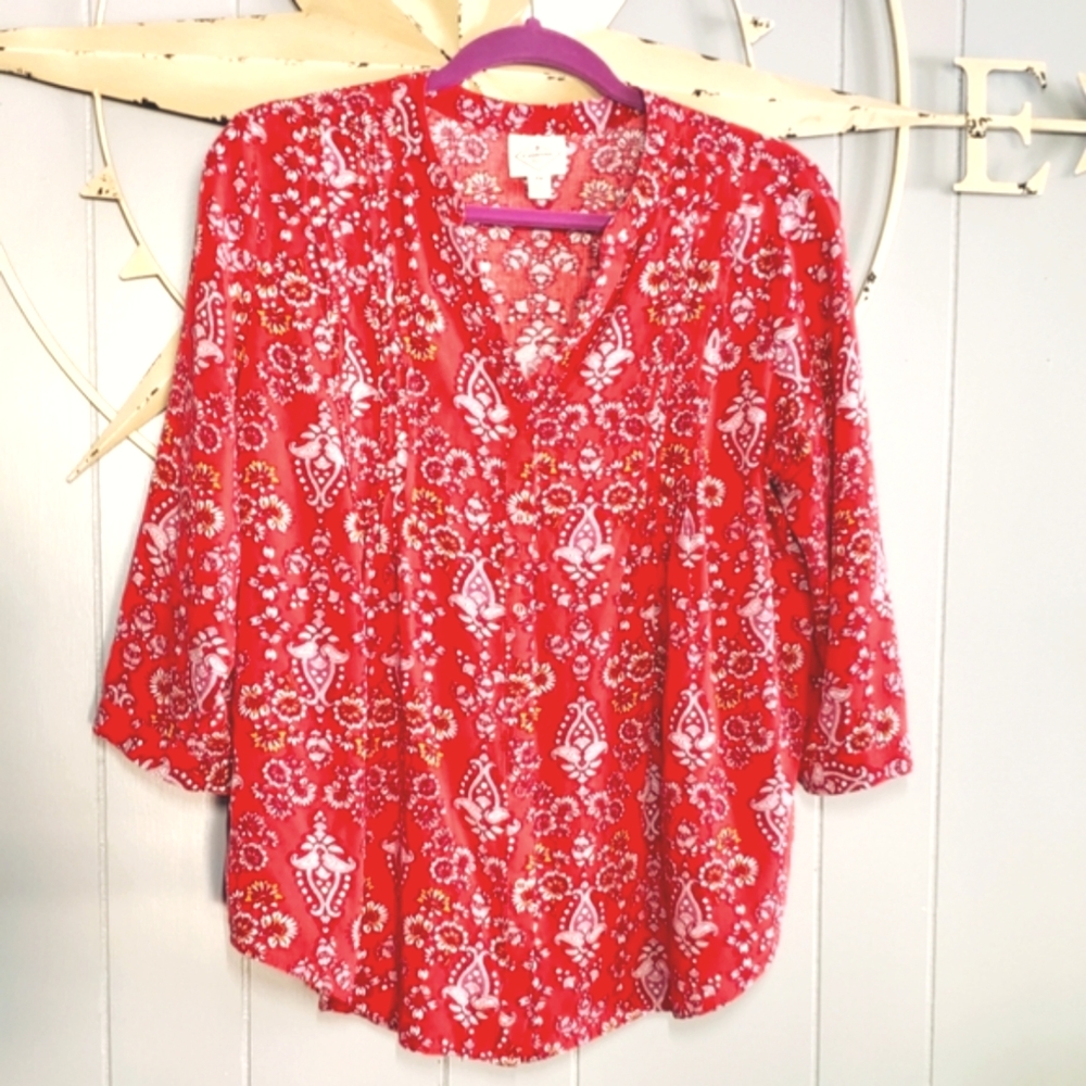 3/$20 Like new coral paisley top
